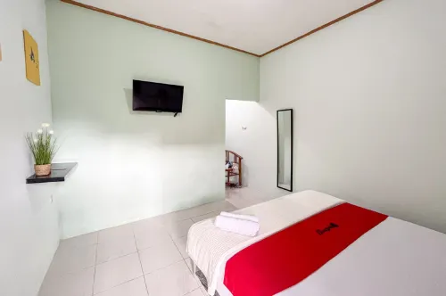 RedDoorz Syariah Near RS Bhayangkara Nganjuk Hotel a Nganjuk Sub-District