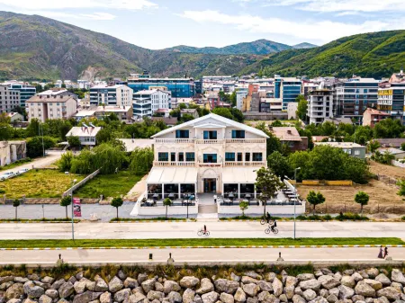 Beyaz Köşk Hotel & Cafe Отели в г. Tatvan