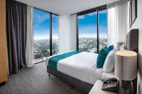 Essence Suites Taringa Hotels in Toowong