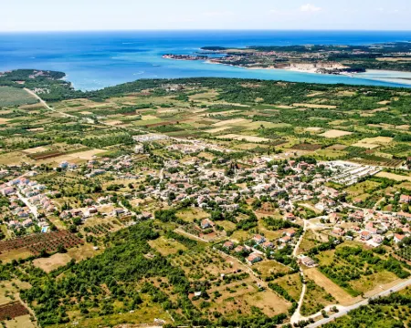 Ledi Hotels in Tar