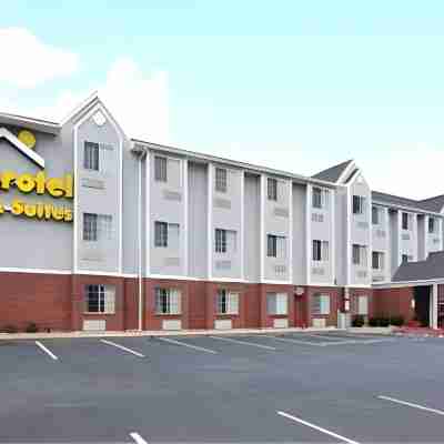 Microtel Inn & Suites by Wyndham Statesville Hotel Exterior