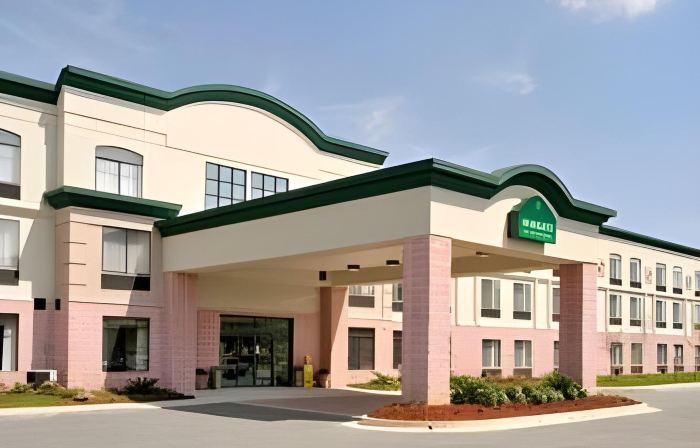 Holiday Inn Express & Suites MOBILE – I-65 by IHG