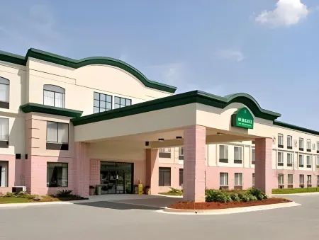 Holiday Inn Express & Suites Mobile – I-65 Отели рядом с достопримечательностью «Университет Юг Алабама»