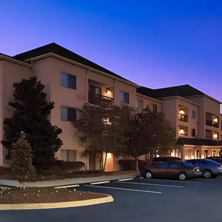 Courtyard Knoxville Cedar Bluff Отели рядом с достопримечательностью «Терки-Крик»