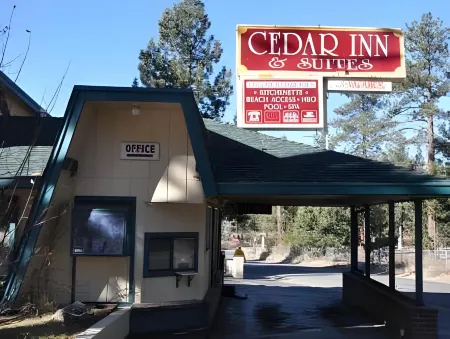 Cedar Inn & Suites