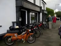 5 Corners Guest Inn - parking