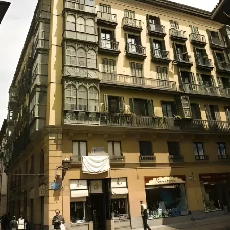 Roquefer Bilbao by Gaiarooms