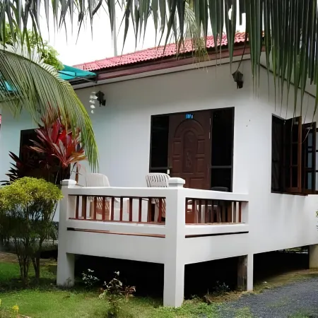 Samui Natien Village Отели рядом с достопримечательностью «Мумифицированный монах»