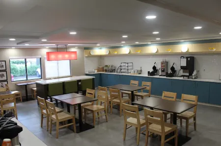 Country Inn & Suites by Radisson, Dunbar - Charleston Отели в г. Данбар