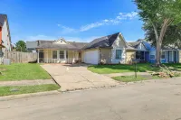 Houston Area Home w/ Yard - 5 Mi to Sugar Lakes! - 2 stjerner