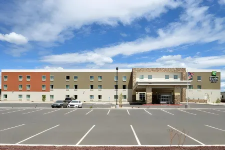 Holiday Inn Express & Suites Williams