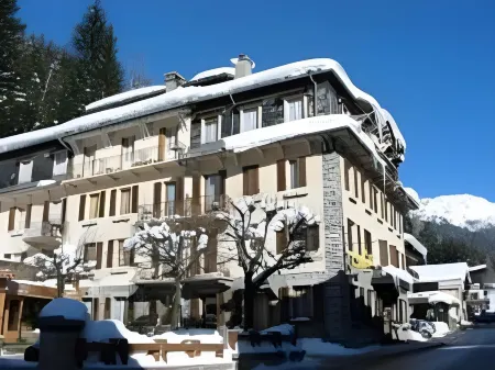 Hôtel Restaurant la Couronne Отели в г. Шамони