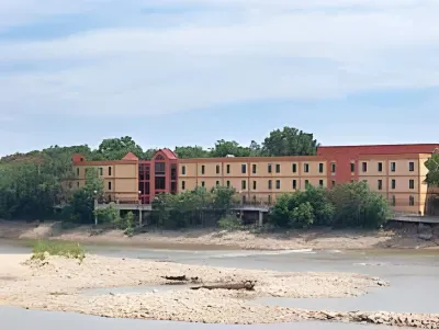 SpringHill Suites Lawrence Downtown