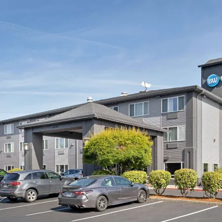 Best Western Plus Cascade Inn  Suites