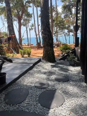 Padel Lodge Koh Chang Hotels near Ko Wai