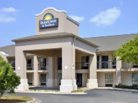 Days Inn & Suites by Wyndham Fort Valley Hotels in Peach County