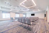 Holiday Inn Express & Suites Kansas City Airport