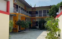 RedDoorz Near Stasiun Kroya  호텔
