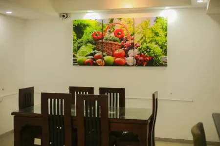 The Regent Grand Hotel Отели рядом с достопримечательностью «Java Institute For Advanced Technology»