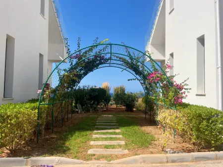 Modern 2-bedroom apartment located in an exclusive area Отели в г. Аканту