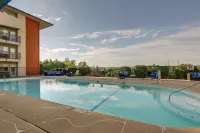 Holiday Inn Express & Suites BRANSON 76 CENTRAL by IHG - Uima-altaat