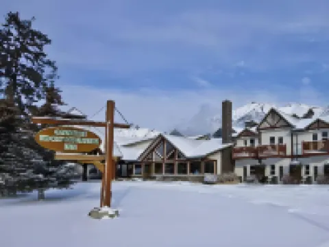 Canmore Rocky Mountain Inn Hotels near Quarry Lake Park