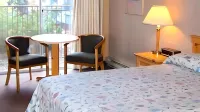 The la Grande Inn Hotels near Quinn Coliseum