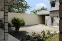 Penginapan Transit Tomato Hotels in Sena