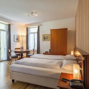 Carlton-Europe Vintage Adults Hotel