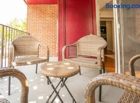 Comfy and Cozy-Min to National Mall Great Location
