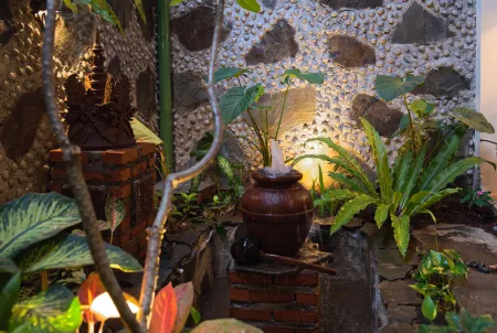 Bumi Sentul, Rumah Seni Indonesia Отели рядом с достопримечательностью «Bumi Kepanduan Sentul»