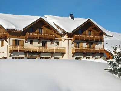 Chalet-Hôtel le Beausoleil, the Originals Relais فنادق في Saint-Sorlin-d'Arves