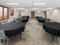 Links BOS Landen Hotel & Spa of Pella, Trademark by Wyndham Hotels in Pella