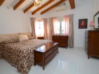 Nina Rose Hotels near Observatori d'aus de Les Salines