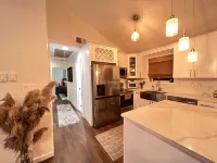 Cozy Pocono Winter Escape 3BD 2BA w/ Fireplace