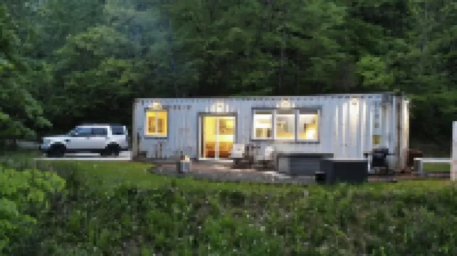 The Den Shipping Container Cabin-HotTub!-High Speed WiFi!-Great View & Location!