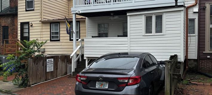 Walk to the Naval Academy and Historic Annapolis.  Private Parking at the Home. アナポリスのホテル