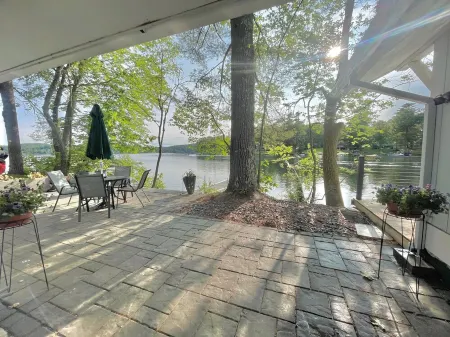Cottage on Lake Saint Catherine