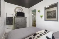 Stay & Play Golf Package, 2 Pools and Hot Tub, Great Views, Near Lakes