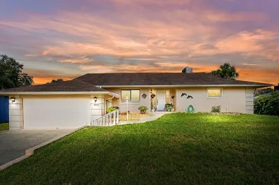 Dont Miss This Waterfront Deep Canal.Gulf Access.Pool Home! Pool Table.Sleeps8. Hotel in zona Withlacoochee Bay Trail. 10201 N Suncoast Blvd Crystal