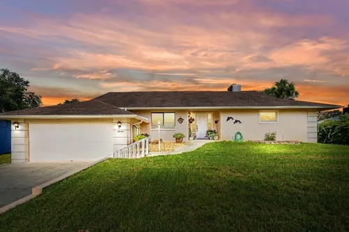 Waterfront Deep Canal.Gulf Access.Pool Home! Pool Table.Sleeps8.