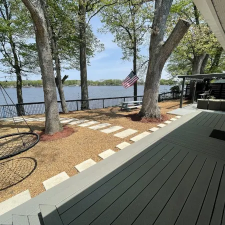 Lake front house with beautiful views and walking distance to Indiana Beach.