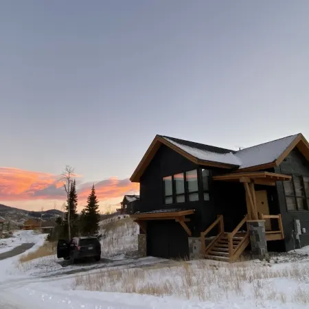 Luxury 4 BR House-sleeps 11+ with 3 king beds