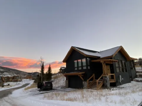 Luxury 4 BR House-sleeps 11+ with 3 king beds