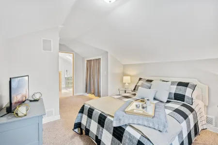 Just steps to Downtown Hudson and St. Croix River!