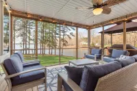 Dog Friendly, 370+ ft of Waterfront, Dock Access and Kayaks!