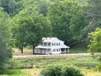 Farmhouse 2 minutes from The New River in Piney Creek, NC