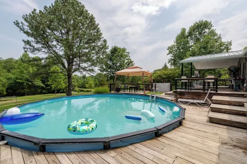 Charming 4-bedroom house with WiFi and AC in French Lick with country setting