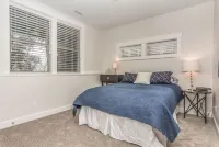 SONrise House - spacious West Side Beauty w Hot Tub and views!! - Parvekkeita