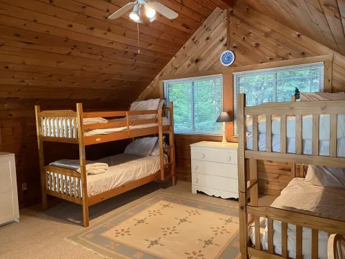Northwoods lakeside family-friendly cabin.  Amazing sunsets!  Nice sandy beach.